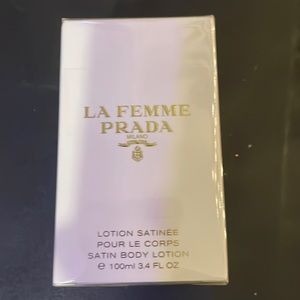 LA FEMME PRADA Lotion Satinee